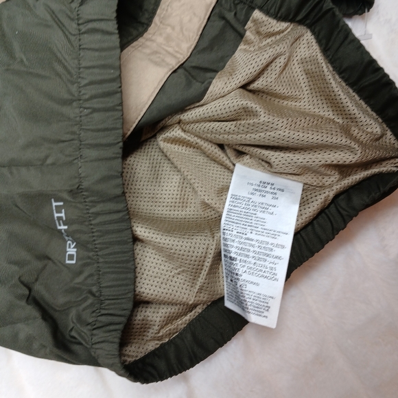 Nike Boys Dri-Fit Windbreaker Jacket | Cargo Khaki Tan | Size 6 | NWT - Picture 9 of 10